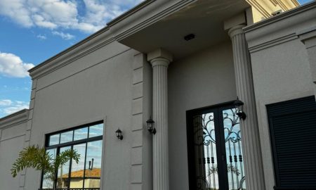 casa com detalhes molduras